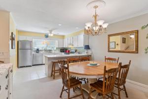 Coastal St Simons Retreat - Private Patio & Bonus Suite