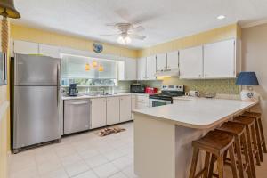 Coastal St Simons Retreat - Private Patio & Bonus Suite