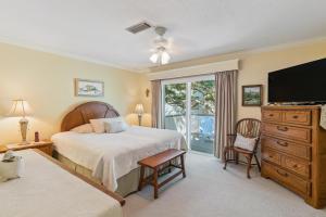 Coastal St Simons Retreat - Private Patio & Bonus Suite