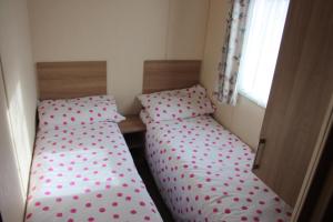 Cabin Sleeps 6 with Patio and Pets Welcome