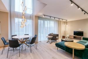 Modern City Villas with Private Parking, Garden and BBQ