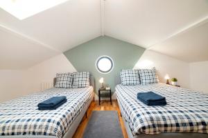 180 m2 - 2 Independent Apartments - Metro 7