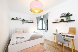 180 m2 - 2 Independent Apartments - Metro 7