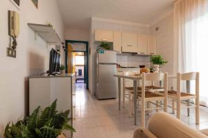 Great flat close to the beach with parking