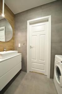 Modern green apartment in a great location