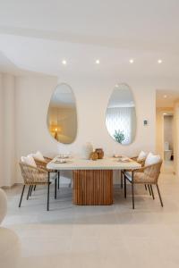 MARBELLA BANUS SUITES - Banús - Dama de Noche - Fully Renovated Designer 2BR - 2BA - Large Outdoor Terrace with Dining Area - Bright & Modern - Brand New Furniture & Appliances - S Pools - Ideal for Families