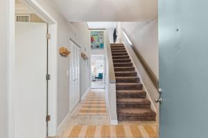 Coastal Sea Palms Retreat - Golf Views & Screened Porch