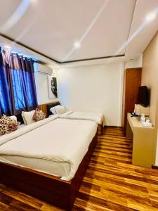 Hotel Attic Empire
