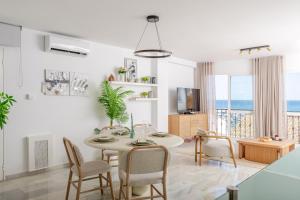 MARBELLA BANUS SUITES - Brand New Luxury Duplex - Puerto Banús Marina - 2BR - 2BA - Spectacular Mediterranean Views - Heart of Puerto Banús - Steps from El Corte Inglés Luxury Shopping - Surrounded by Restaurants & Nightlife