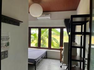 Free Massage Retreat - Nguyen Shack