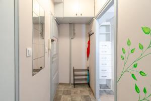 Powstańców Central Apartment by BookingHost
