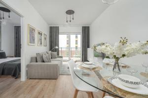 Przytulny Apartament z Parkingiem we Wrocławiu by Noclegi Renters