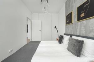 Przytulny Apartament z Parkingiem we Wrocławiu by Noclegi Renters