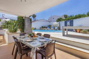Villa Dela by Villa Plus