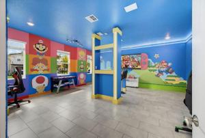 Super 8BR Resort Pool Vacation Home Near Disney