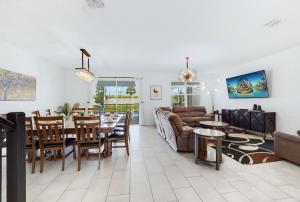 Super 8BR Resort Pool Vacation Home Near Disney
