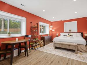 Family-Friendly Suite - Springfield METRO