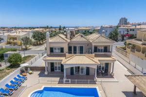 Villa Carvalho by Villa Plus
