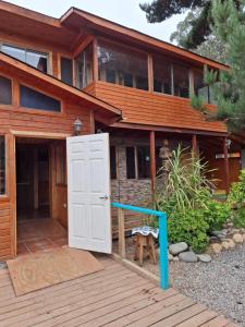 MARAVILLOSA Casona y cabañas en la ISLA de Neruda , arriendo temporal y anual