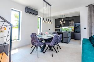 Luxury Villa Rita with Jacuzzi near Vransko Lake