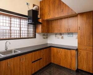 Sri Balaji Service Apartment