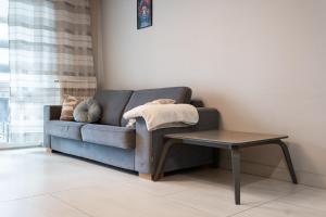 Warszawska Chic Apartment by BookingHost