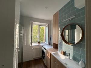 Útulný 2-izbový apartmán s balkónom v centre mesta