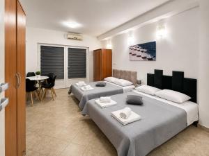 Garden Oasis Studio with Private Garden - Walk to City Gallery and Old Town