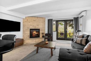 Classic Swiss Condo with Views of Mont-Tremblant
