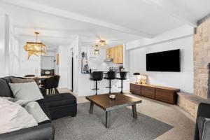 Classic Swiss Condo with Views of Mont-Tremblant