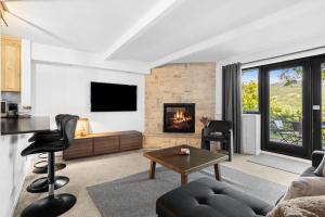 Classic Swiss Condo with Views of Mont-Tremblant