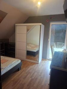 Apartament dwupoziomowy z 2 sypialniami