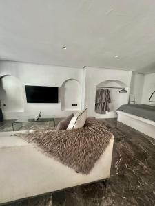 Minimal Cycladic Studio & Patio
