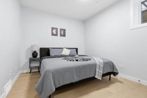 Central 1BR Apartment Near Downtown