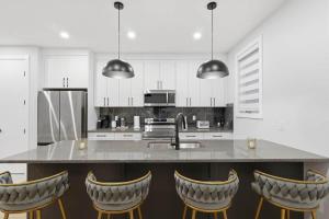 Modern 3BR City Getaway And Bright & Spacious