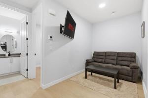 Quiet & Comfortable Stay Minutes from Downtown