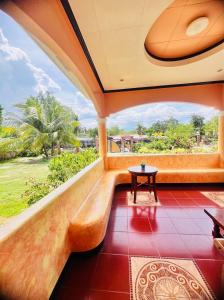 Chateau La Princesa rooms with garden, Bar & billiard