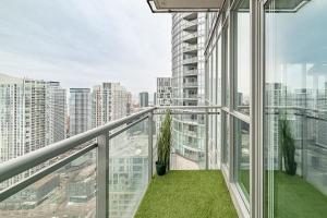 Designer Sub-Penthouse Breathtaking Skyline View