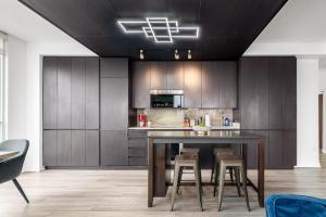 Designer Sub-Penthouse Breathtaking Skyline View