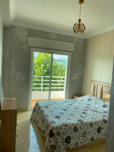Family apartment in Martil Wifi, pool & Parking