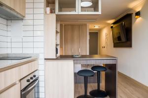 Cozy Nunoa Apt for 2 with Balcony Views