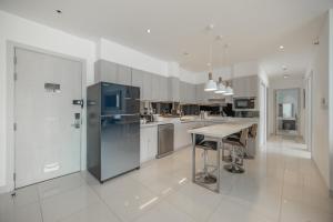 Cassia 3BR Sea View apt by NLA