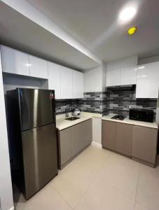 Modern 1-Bedroom Condo with Balcony