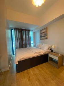 Modern 1-Bedroom Condo with Balcony
