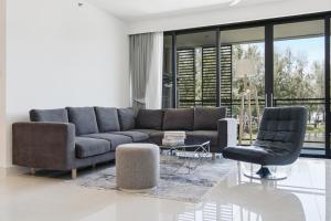Cassia 3BR Sea View apt by NLA