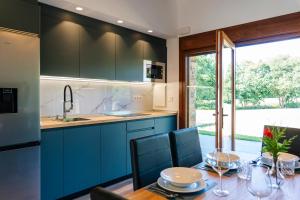 FINCA GIJON - Apartamentos con jardín y terraza privados, ubicados en un santuario natural estratégicamente situados que combinan mar y montaña con las comodidades de la ciudad, son tu base ideal para conocer Gijón y el Principado de Asturias