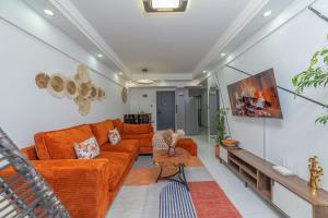 Elegant 2-Bedroom Apartment near GTC & Sarit Centre