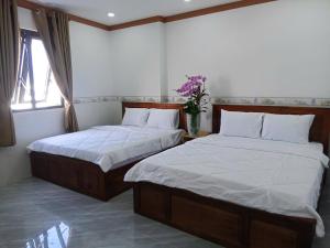 Mekong Rose 2