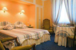 Hotels Hotel d'Etigny : photos des chambres