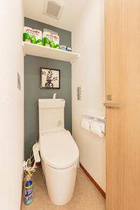 1-minute walk to Keikyu Zasshiki StationQuiet residential neighborhoodRight next to a large shopping arcade14-minute direct access to Haneda Airport